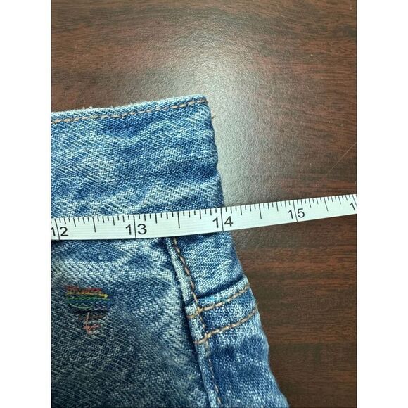 American Eagle 90s Boyfriend Short Embroidered Denim Shorts Size 000 - Picture 6 of 7